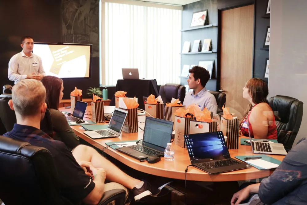 Campaign Architecture workshop, client and Bee2B strategist with the workbook on screen